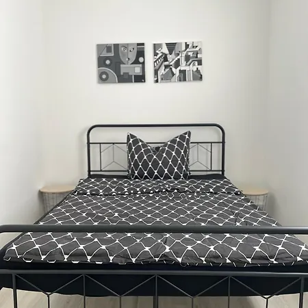 Katzensprung Zum Holstentor! *